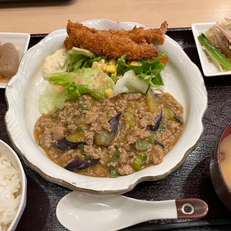 日替わりランチ　和風麻婆茄子とエビフライ(絆 旬の肴と和み酒場)