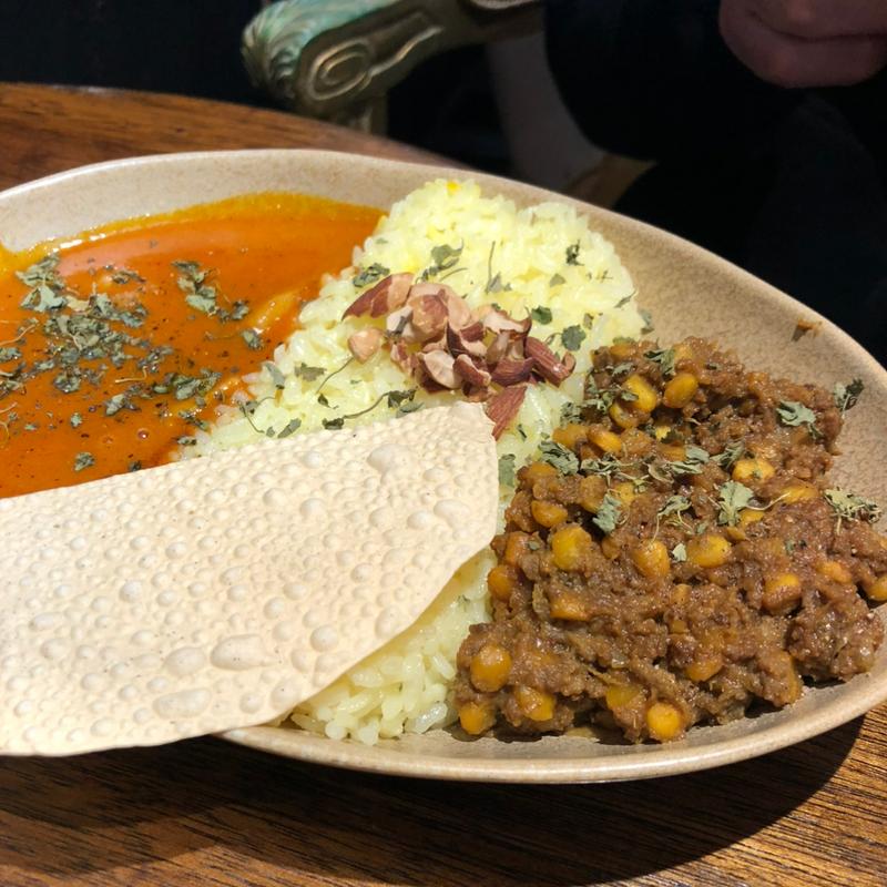 あいがけキーマカレーと本日とカレー(fin.kissa)