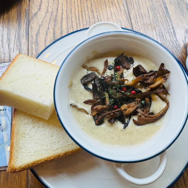 トリュフときのこのポタージュ(TSUBASA COFFEE)