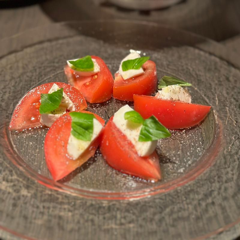 トマトとモッツァレラのカプレーゼ(Galerie DU NORD)