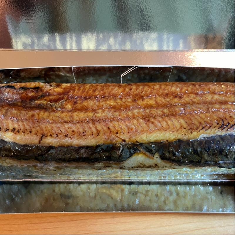 ゴルフ場のしろとくろのうなぎ押し寿司(松島国際カントリークラブ )