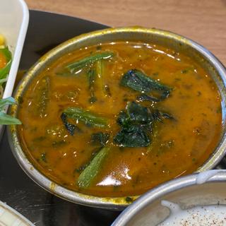 チキンとほうれん草のスープカリー(インド料理 BISHNU（ビスヌ） イオン伊都店)