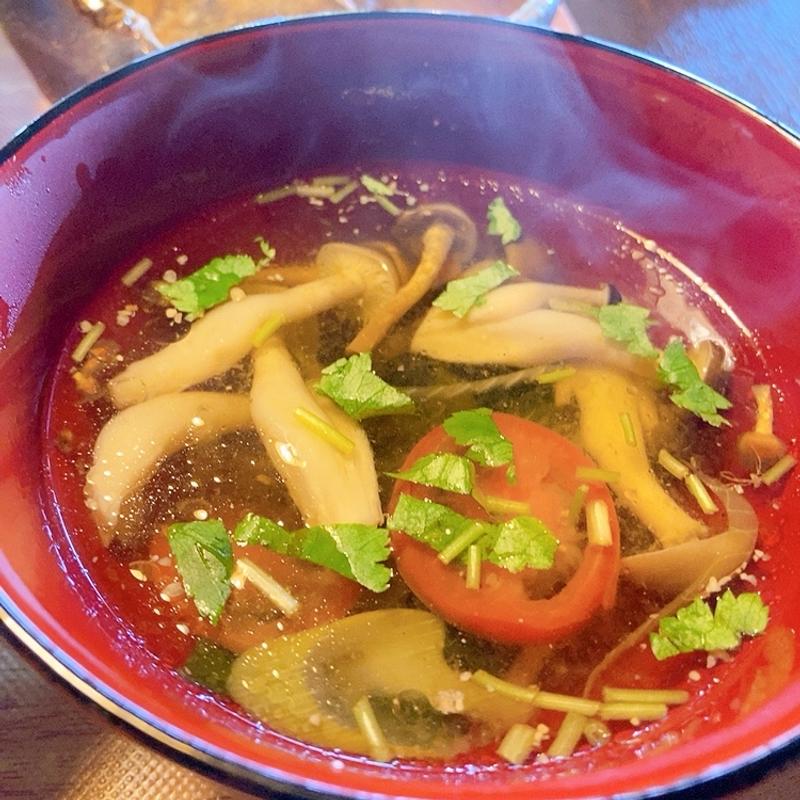 キノコとワカメのスープ（本日のランチ）(半田舎料理 おか星)