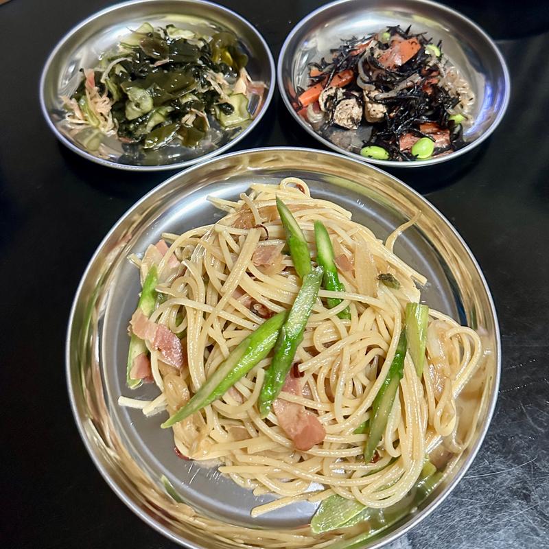 アスパラベーコンのペペロンチーノ(ひじき煮、わかめときゅうりの酢の物)(ベルクス 東墨田店)