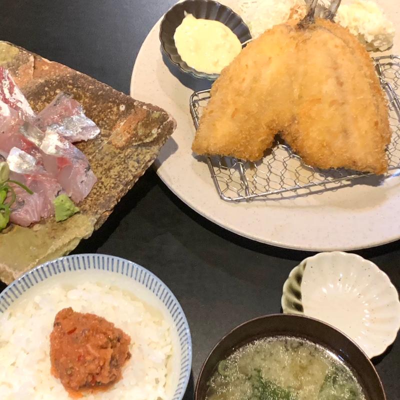 アジフライ定食(食堂はまかに)