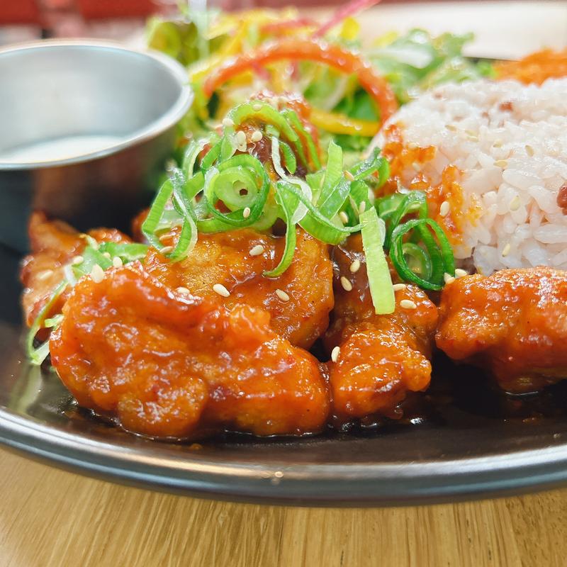 ヤンニョムチキンプレート(HAROLD CAFE)