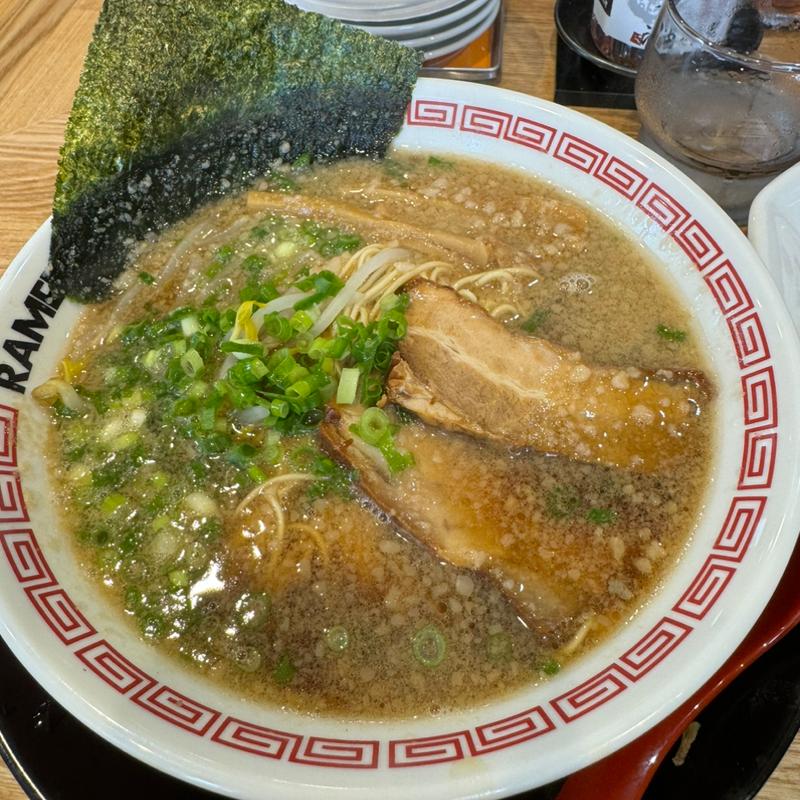 背脂醤油ラーメン(牛骨ラーメンまこと屋 茨木舟木町店)