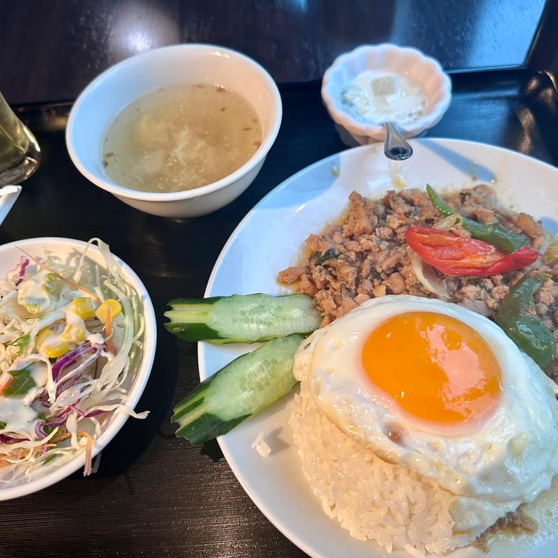 ガパオライス　ランチ(ロータスラウンジ 新宿 )