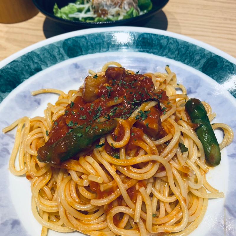 厚切りベーコンとグリーンアスパラのトマトソース(鎌倉パスタ ココリア多摩センター店)