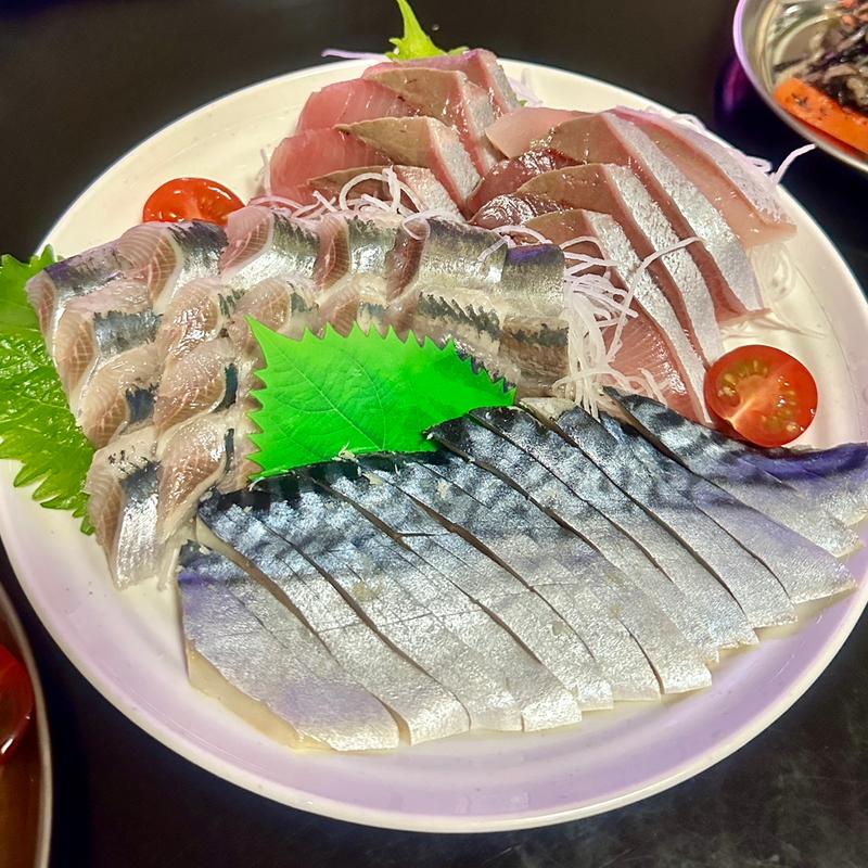 刺身盛り合わせ(ぶり、いわし、しめ鯖)(エポカ高根台)