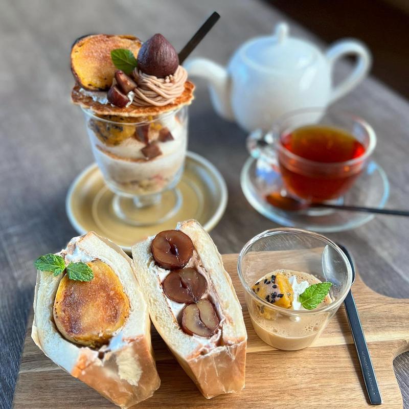 渋皮栗モンブランと安納芋塩バターブリュレのパフェ&サンドイッチ(Large Cafe)