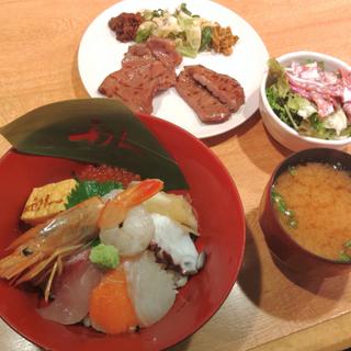 牛たんと海鮮丼定食(牛たん炭焼　利久 名掛丁店 )
