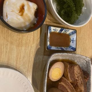 ラフテイ、ジーマミー豆腐、もずく(沖縄料理と泡盛の店 ぬだいくわたい)