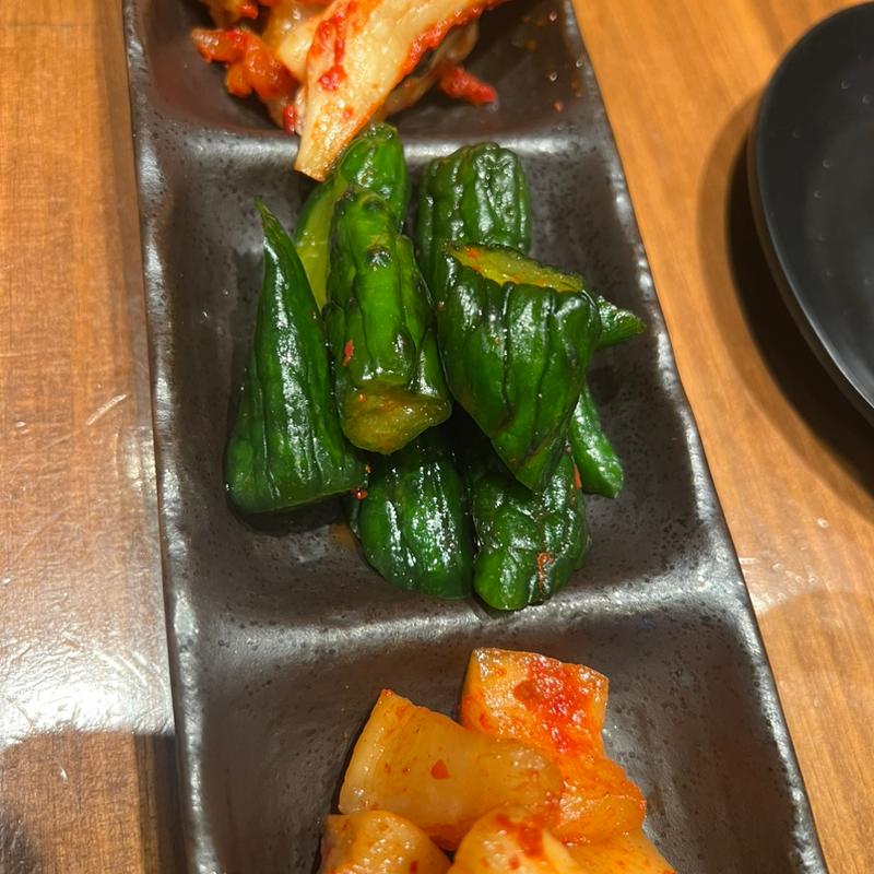 キムチ盛り合わせ(黒毛和牛 タンとハラミ 焼肉じゅんちゃん別邸)