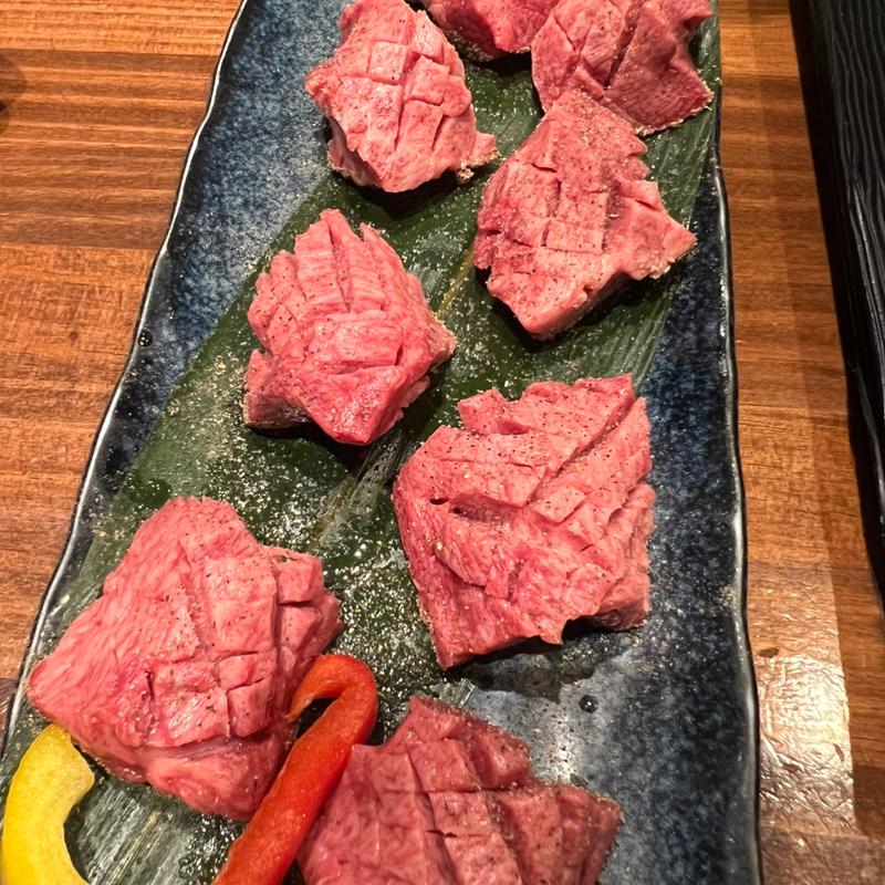 厚切りタン(黒毛和牛 タンとハラミ 焼肉じゅんちゃん別邸)