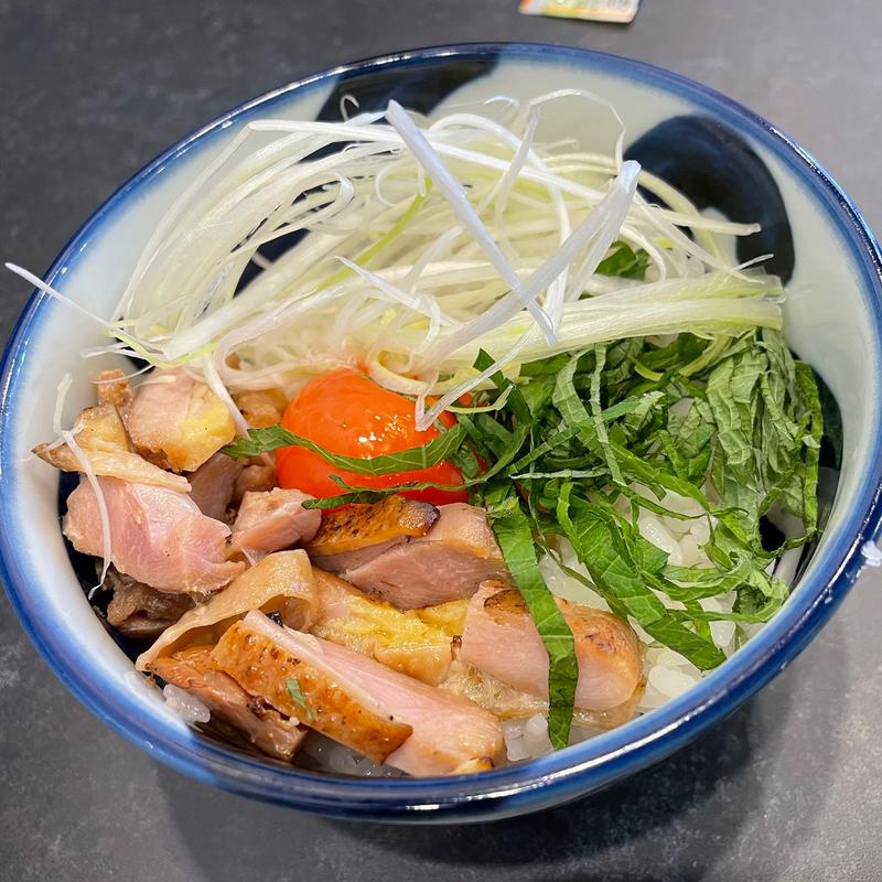 親鳥の炙りたたき風飯(笠岡ラーメン 一元堂 神保町店)