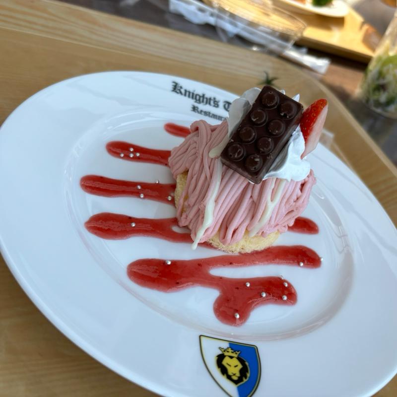 あまおういちごのモンブランケーキ(ナイト・テーブル・レストラン)
