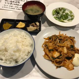豚キムチ炒め定食(海鮮ぐろっと)