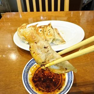 煎餃（焼ぎょうざ）(香港麺 新記)