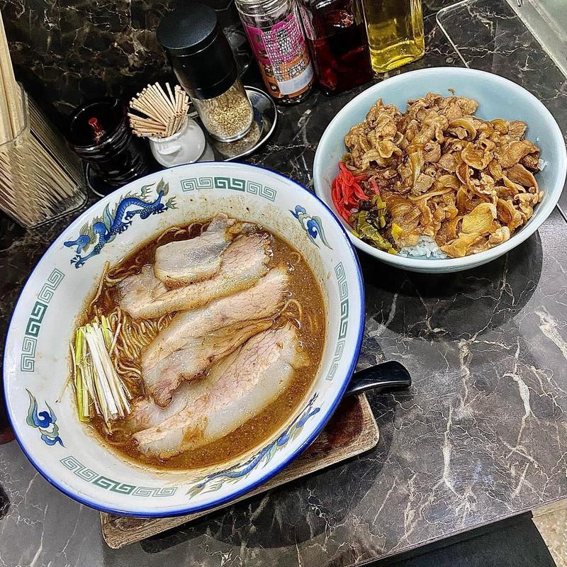 赤味噌そば イベリコ豚新玉丼(群青 )