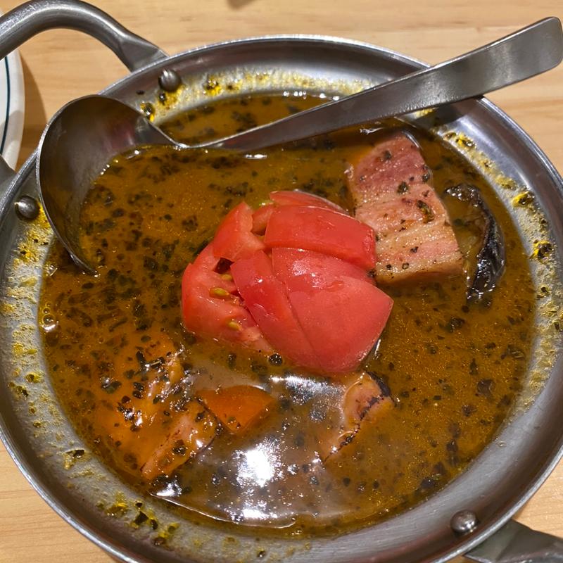 ベーコントマト小松菜カレー(CURRY RICE MUGEN)