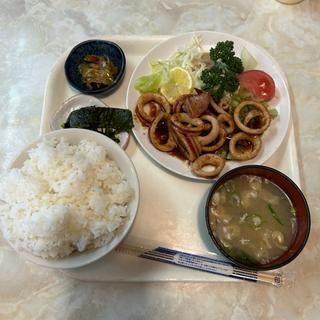 イカの生姜焼き定食(春日野食堂 )