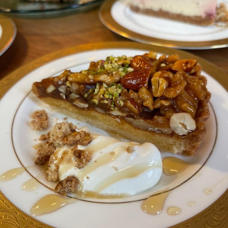 キャラメルナッツのケーキ(カフェバーノラリ)