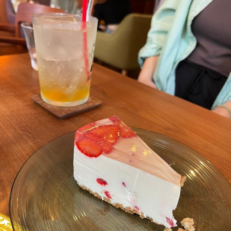 いちごのレアチーズケーキ(カフェバーノラリ)