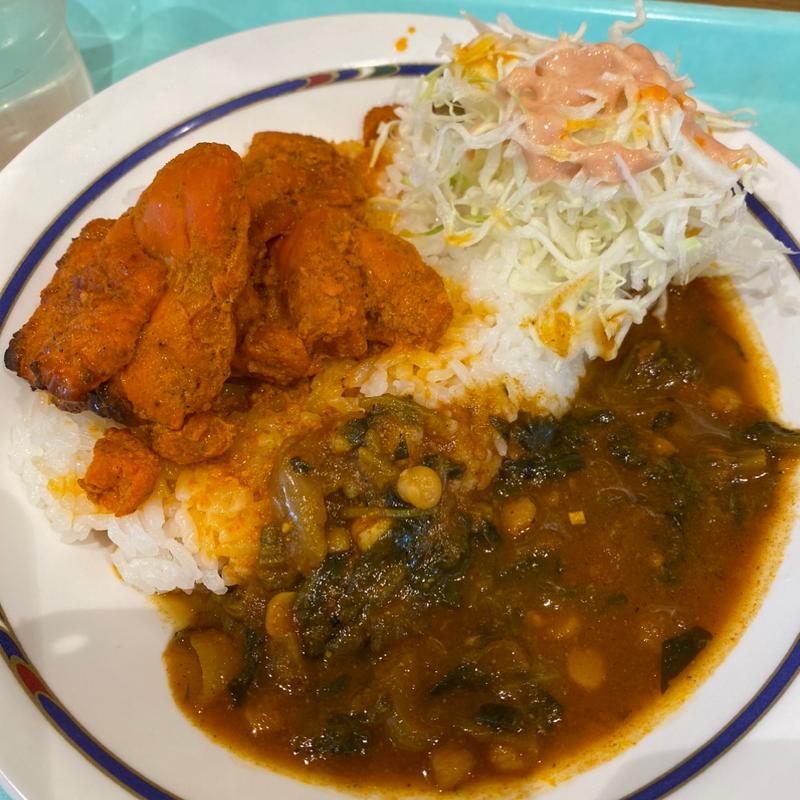 タンドリーチキンケバブとほうれん草カレー(Qasis)