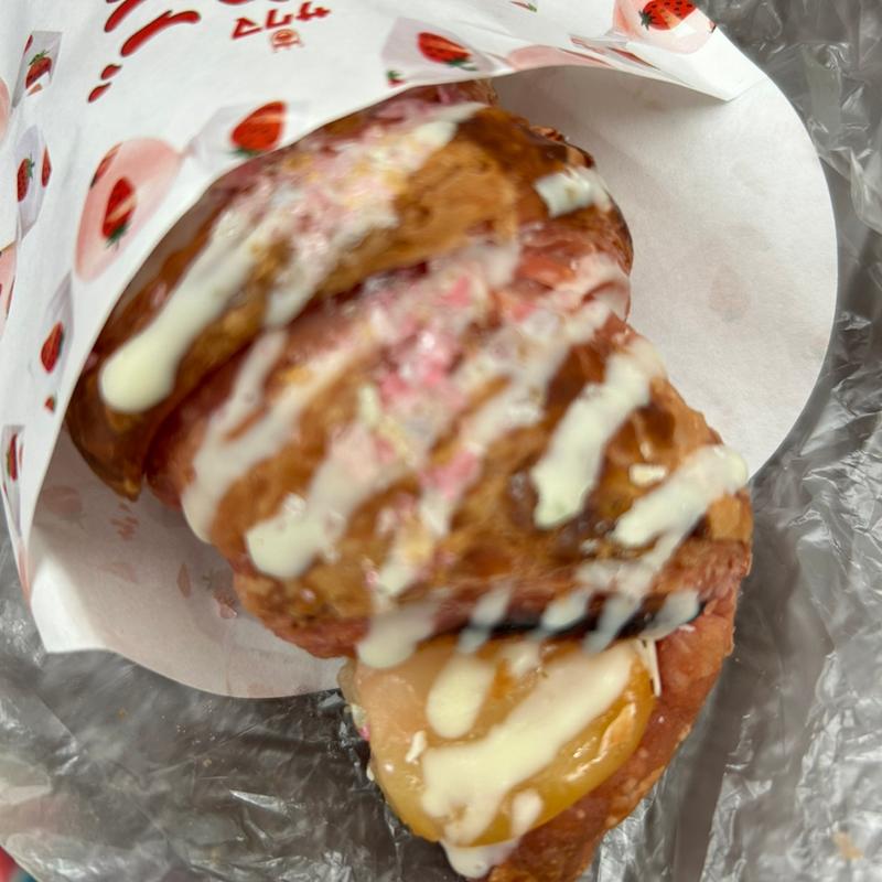 プレミアムチョコクロいちごみるく 〜2つの出会い♥いちごみるくキャンディ& サクマドロップスの宝石〜 (サンマルクカフェ 札幌ル・トロワ店)