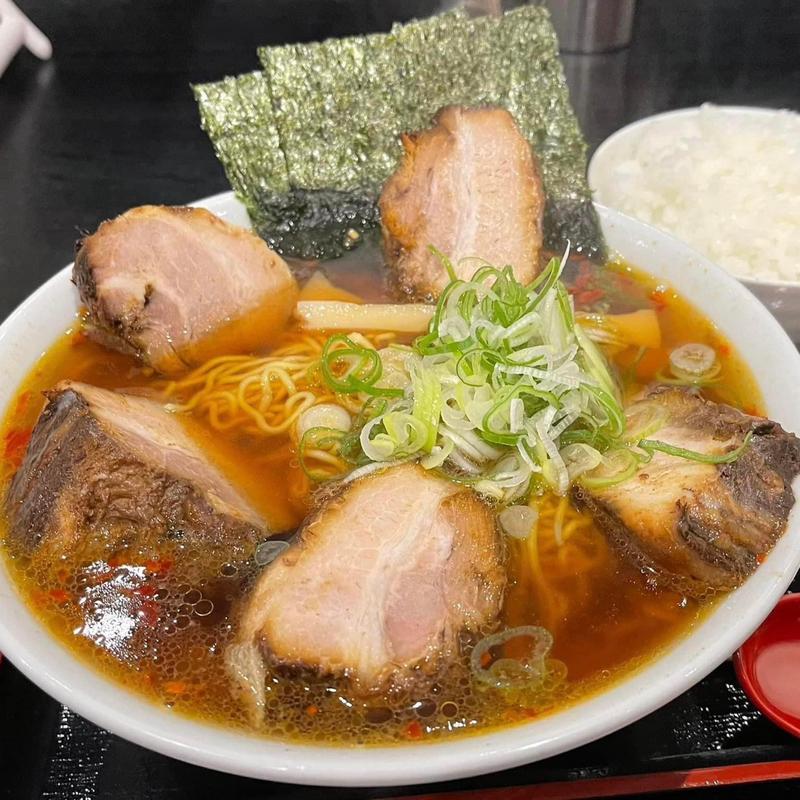 ピリ辛チャーシュー麺 大盛り(中華そば 新谷)