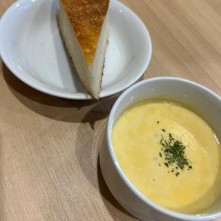 本日のパン＋ コーンスープ