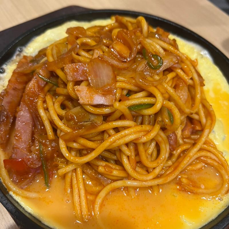 鉄板ナポリタン(パスタ・デ・ココ 姫路花田店)