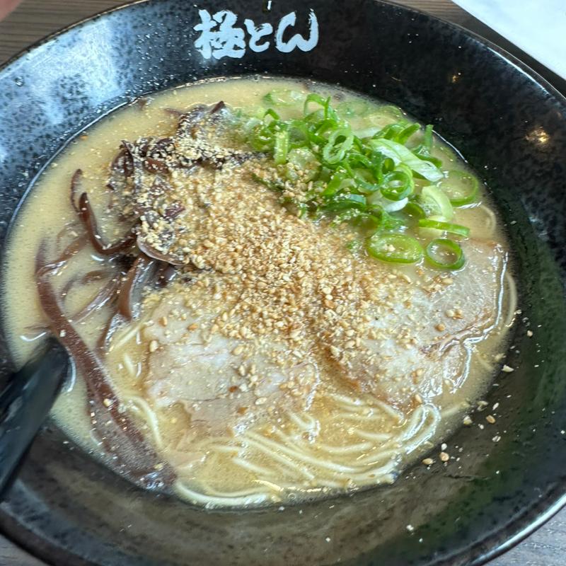 (極とんラーメン倉敷沖新店)