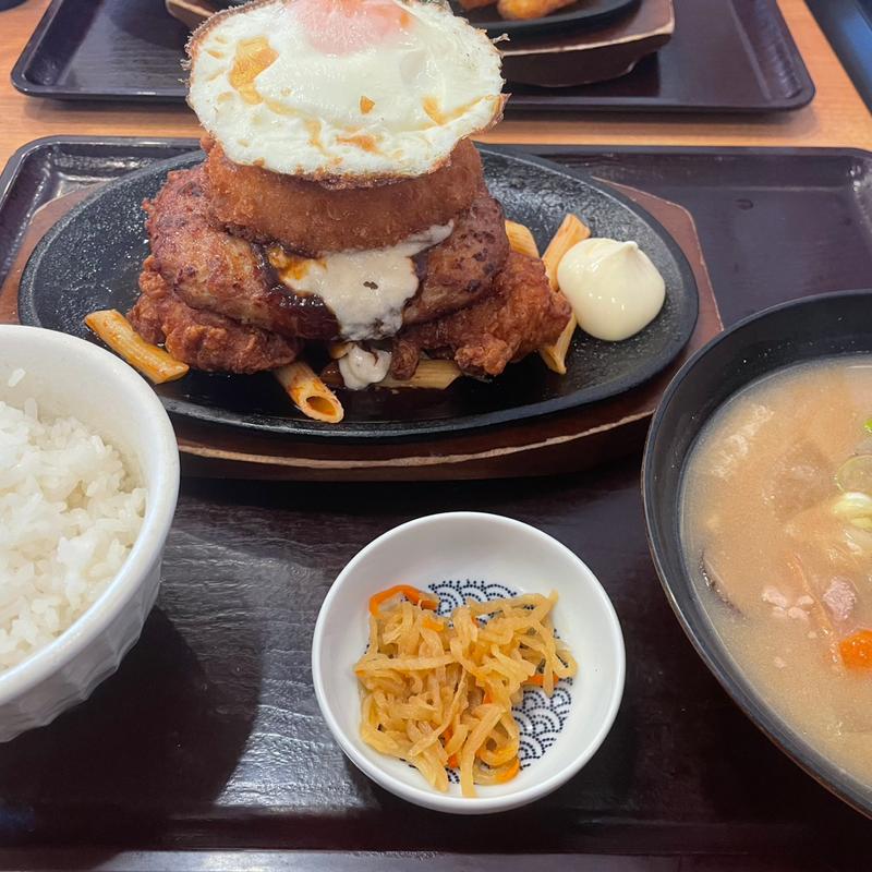 爆盛りマウンテン定食(無限ごはん定食 満天食堂 大河原店)