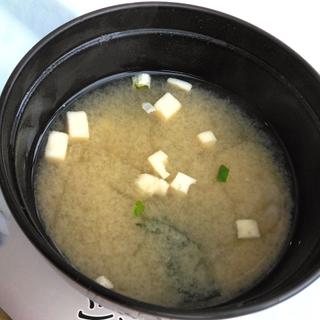 味噌汁（豆腐・わかめ）(東京工業大学生協すずかけ台食堂)