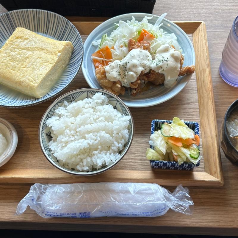だし巻き玉子とチキン南蛮定食(ハレツバメ　新宿三丁目店)