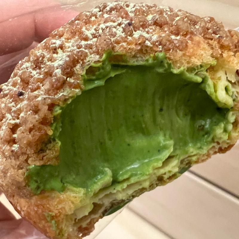 抹茶シュークリーム(パティスリーパロラ 日比谷OKUROJI)