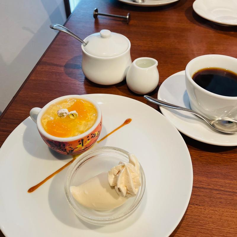 エルダーフラワーのパンナコッタとアニスのジェラート(アクア スペランツァ)