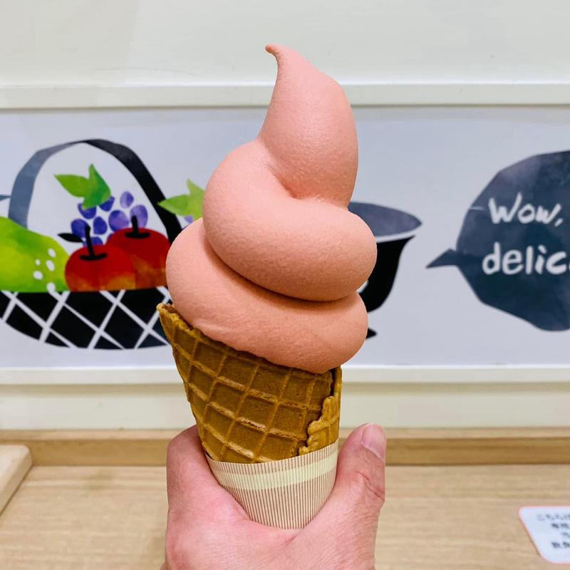 ソフトクリーム いちご(ハタケカフェ)