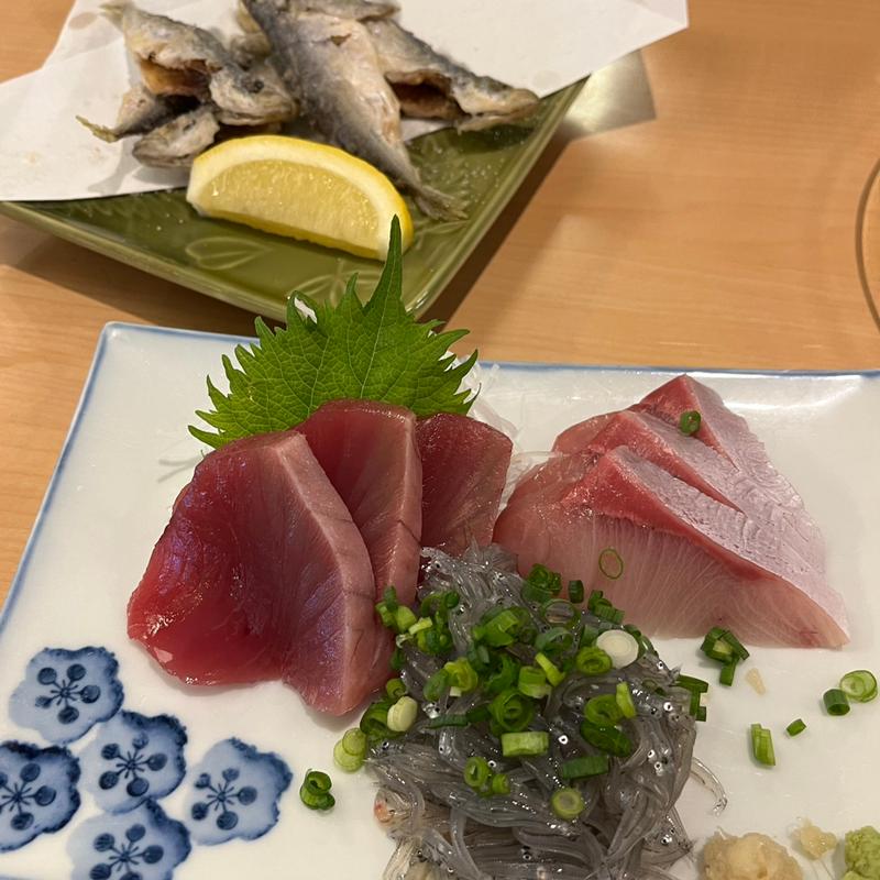 刺身盛(生シラス付)(めしやっちゃん)