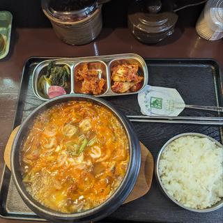 ユッケジャン定食(韓国料理ソウル)