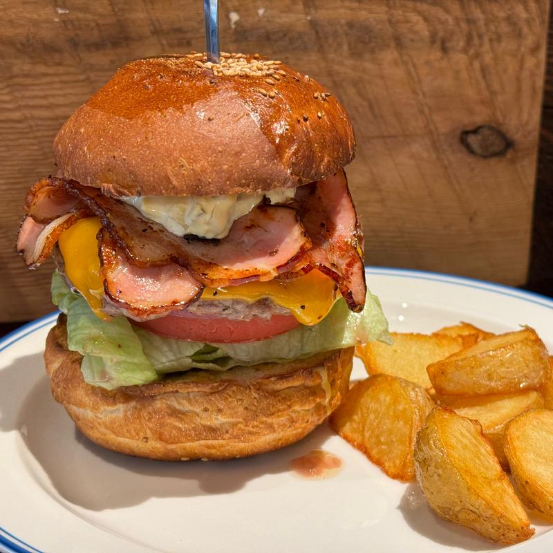 ベーコンチーズバーガー(Chillax Burgers＆Wine)