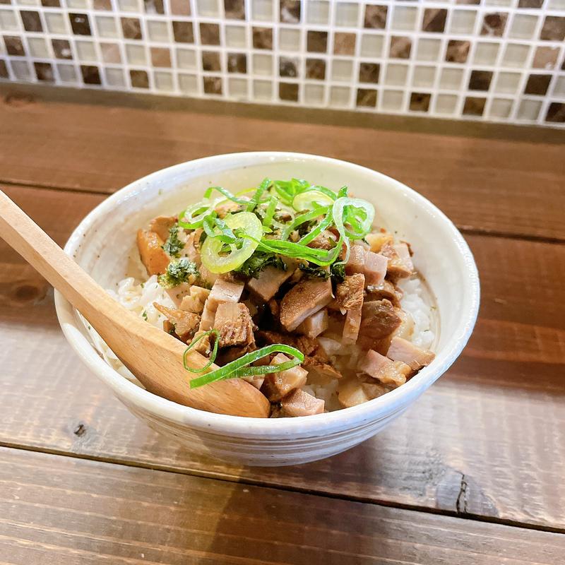 チャーシュー丼(RAMEN 日日是麺日)