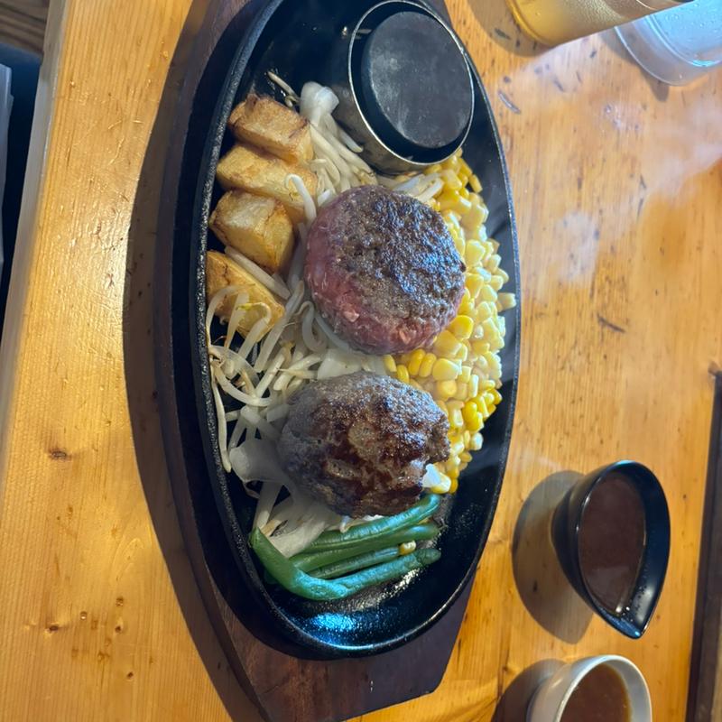 食べ比べジャーマンと粗挽きハンバーグ(ヒッコリーウエスト)