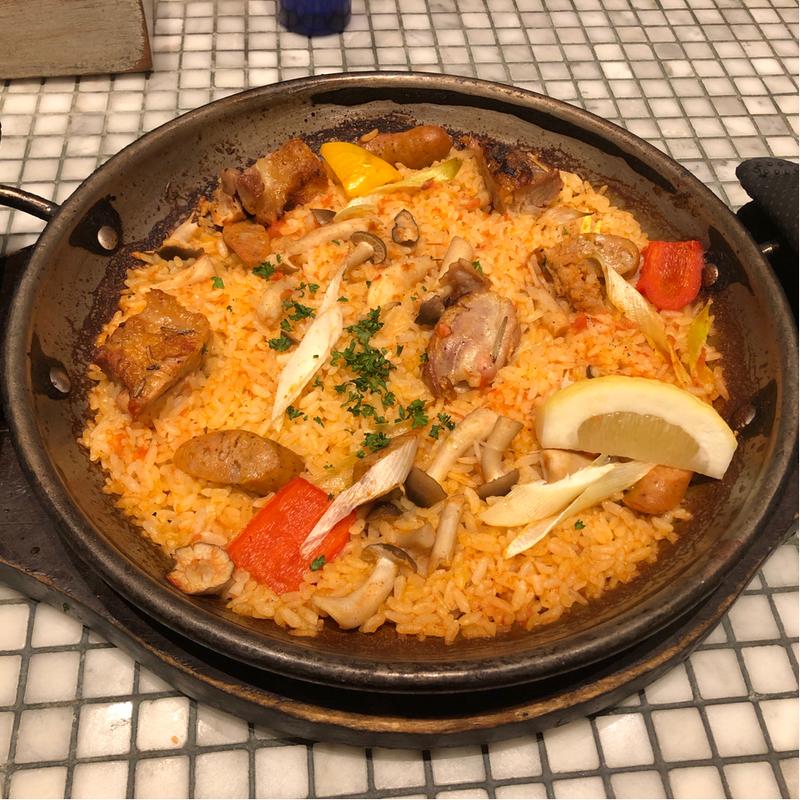 グリルチキンとチョリソーとパプリカのパエージャ(La Pesquera MARISQUERIA)