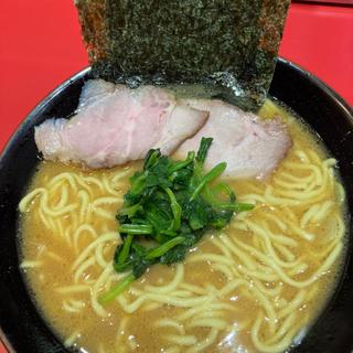 ラーメン　中　味濃いめ麺硬め(横浜ラーメン 新横家)