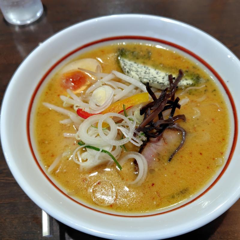 味噌牛乳バジルらーめん(旭川らーめん かかし )