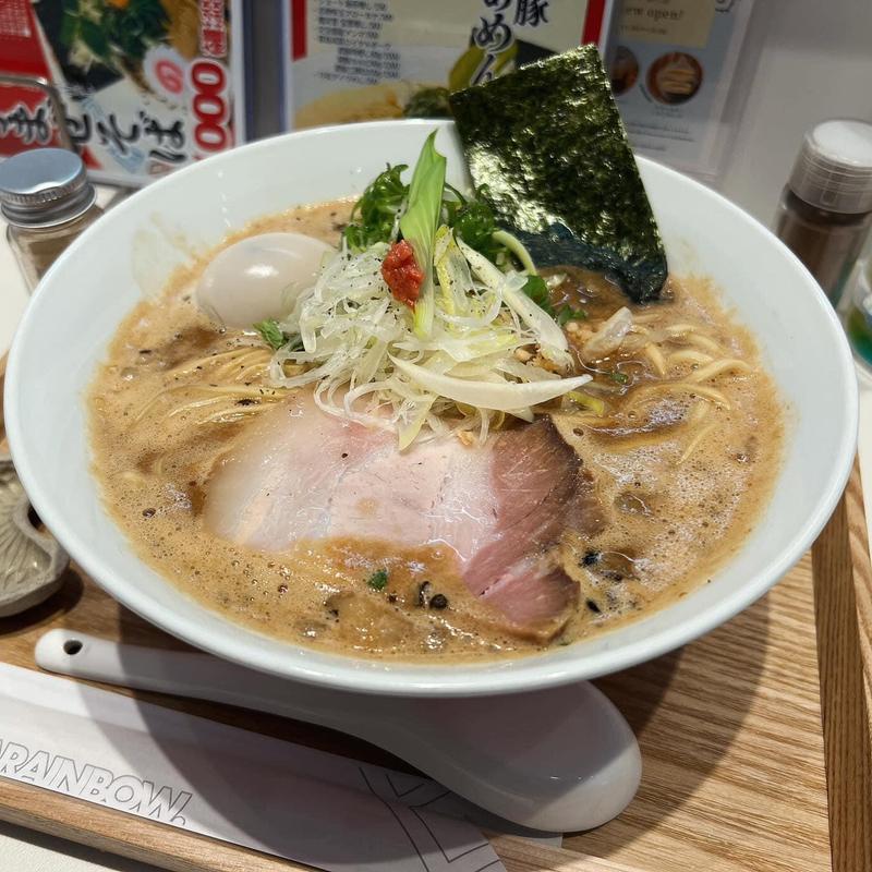 伊豆太湖豚味噌ラーメン 味玉アローカナ(上方レインボー)