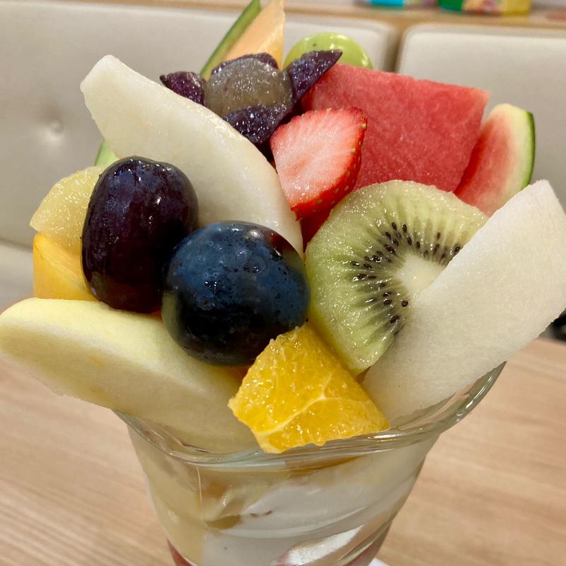 季節のフルーツパフェ(フルーツパーラー 弘法屋 池下店)